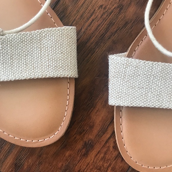 Old navy sandals - Picture 3 of 8